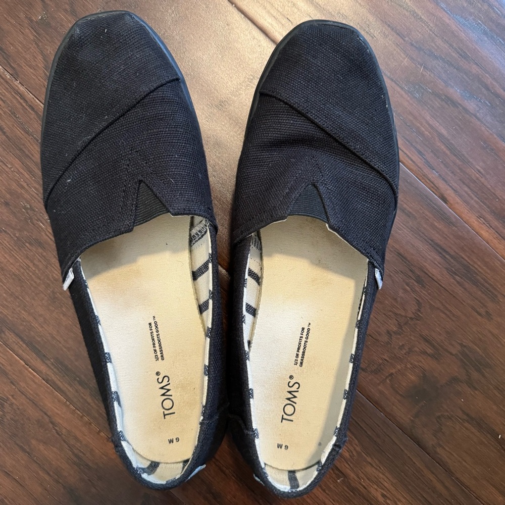 VGUC Tom’s Alpargata cupsole. Color: Black/black Size 9